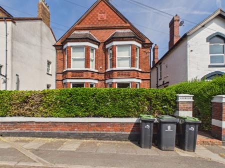 1 bedroom Flat to let in Newton Street, Stoke-on-Trent, ST4