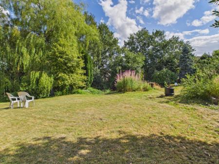 3 bedroom Semi-detached house for sale in Hunters Way, Stoke-on-Trent, ST4