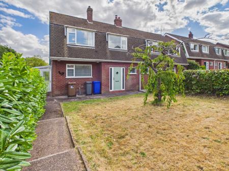 3 bedroom Semi-detached house for sale in Hunters Way, Stoke-on-Trent, ST4