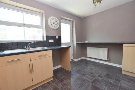2 bedroom Town house to let in Madison Street, Tunstall, ST6