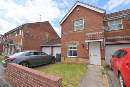 2 bedroom Town house to let in Madison Street, Tunstall, ST6