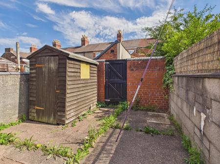 2 bedroom Terraced House to let in Peake Street, Knutton, ST5