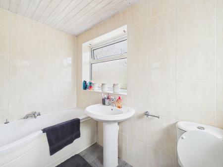 3 bedroom Semi-detached house to let in Moreton Close, Kidsgrove, ST7