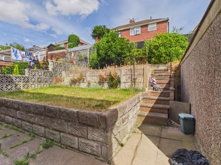 3 bedroom Semi-detached house to let in Moreton Close, Kidsgrove, ST7