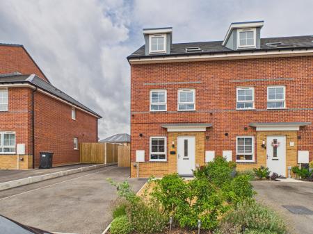 3 bedroom End of terrace house for sale in Pembrey Drive, Trentham, Stoke-on-Trent, ST4