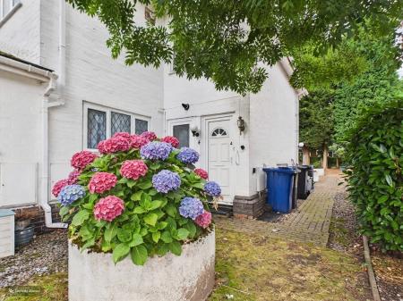 1 bedroom Flat to let in Castle Ridge, Newcastle-under-Lyme, ST5