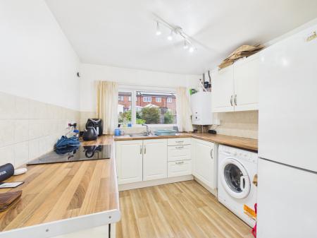 2 bedroom Maisonette for sale in Souldern Way, Longton, ST3