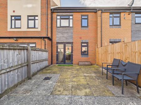 2 bedroom Terraced House to let in Kiln View, Hanley, ST1