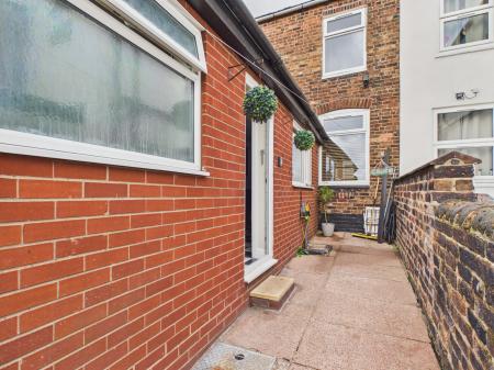 2 bedroom Terraced House to let in Roseberry Street, Pitts Hill, ST6
