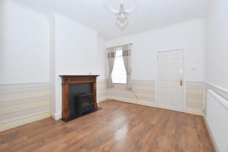 2 bedroom Terraced House to let in Stanley Road, Hartshill, ST4