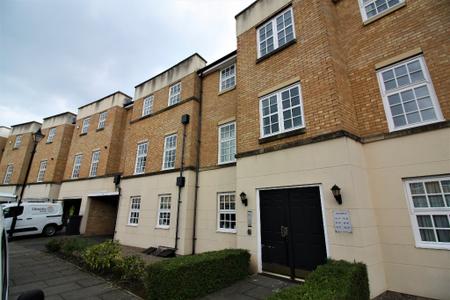 2 bedroom Flat for sale in Bishopfields Drive, York, YO26
