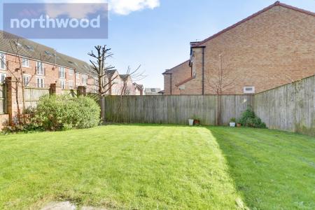 4 bedroom Detached house to let in Principal Rise, Dringhouses, York, YO24