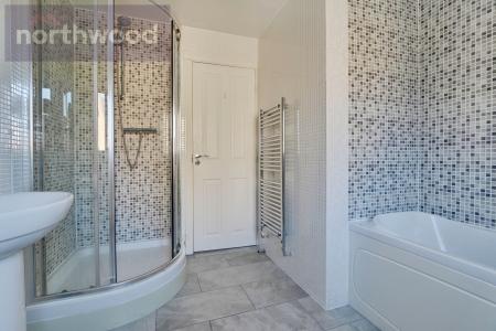 4 bedroom Detached house to let in Principal Rise, Dringhouses, York, YO24