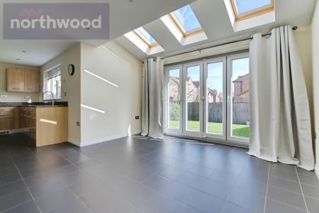 4 bedroom Detached house to let in Principal Rise, Dringhouses, York, YO24