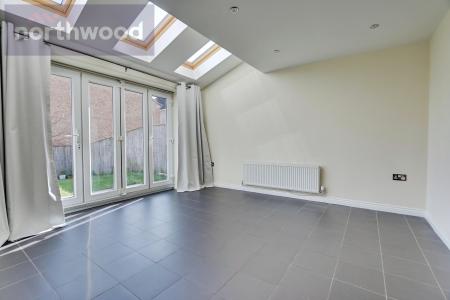 4 bedroom Detached house to let in Principal Rise, Dringhouses, York, YO24
