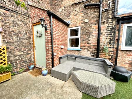 1 bedroom Flat to let in Stamford Street West, Leeman Road, York, YO26