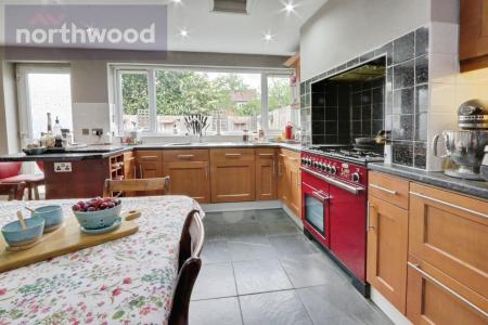 5 bedroom Semi-detached house for sale in Tedder Road, York, YO24