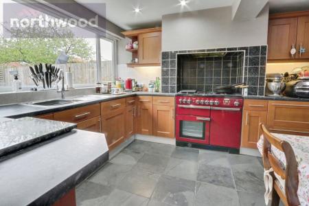 5 bedroom Semi-detached house for sale in Tedder Road, York, YO24