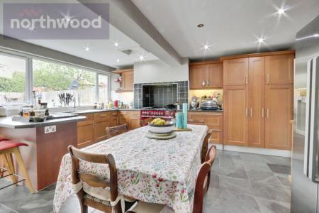 5 bedroom Semi-detached house for sale in Tedder Road, York, YO24