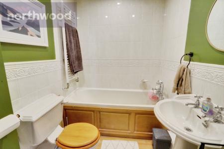 2 bedroom Flat to let in Bishopfields Drive, York, YO26