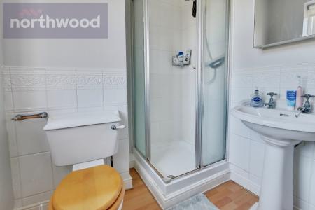 2 bedroom Flat to let in Bishopfields Drive, York, YO26