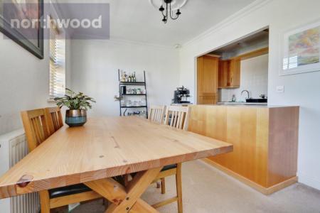 2 bedroom Flat to let in Bishopfields Drive, York, YO26