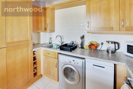 2 bedroom Flat to let in Bishopfields Drive, York, YO26