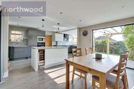 4 bedroom Detached house to let in Eastfield Lane, Dunnington, York, YO19