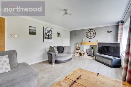 4 bedroom Detached house to let in Eastfield Lane, Dunnington, York, YO19