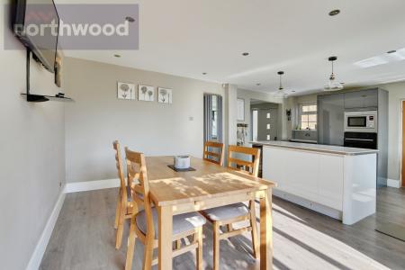 4 bedroom Detached house to let in Eastfield Lane, Dunnington, York, YO19