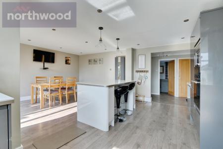 4 bedroom Detached house to let in Eastfield Lane, Dunnington, York, YO19