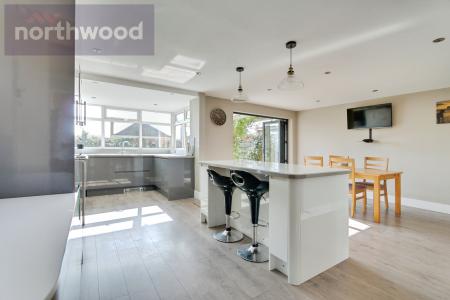 4 bedroom Detached house to let in Eastfield Lane, Dunnington, York, YO19