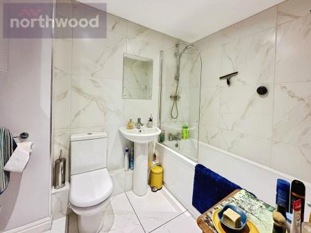 2 bedroom Flat for sale in Barbican Court, Fawcett Street, York, YO10