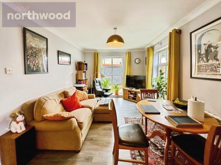 2 bedroom Flat for sale in Barbican Court, Fawcett Street, York, YO10