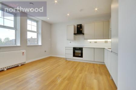 2 bedroom Flat to let in Bay Horse, Main Street