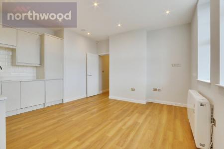 2 bedroom Flat to let in Bay Horse, Main Street