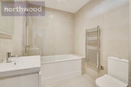 2 bedroom Flat to let in Bay Horse, Main Street