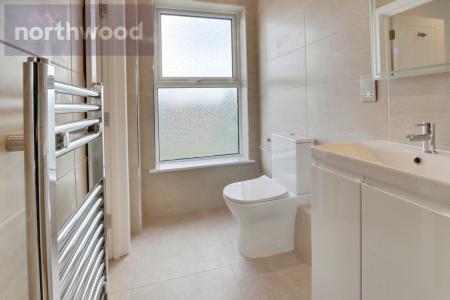 3 bedroom Flat to let in Bay Horse, Main Street