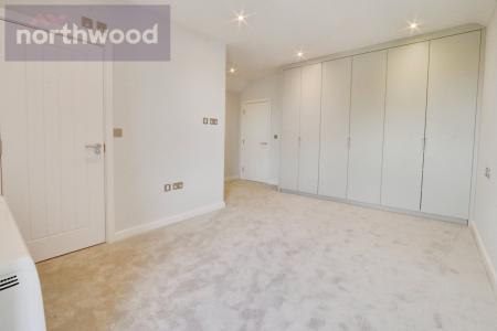 3 bedroom Flat to let in Bay Horse, Main Street