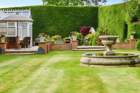 4 bedroom Detached house to let in Stillington Road, Sutton On The Forest, York, YO61