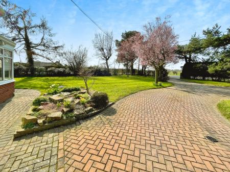 4 bedroom Detached house to let in Stillington Road, Sutton On The Forest, York, YO61