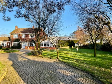 4 bedroom Detached house to let in Stillington Road, Sutton On The Forest, York, YO61