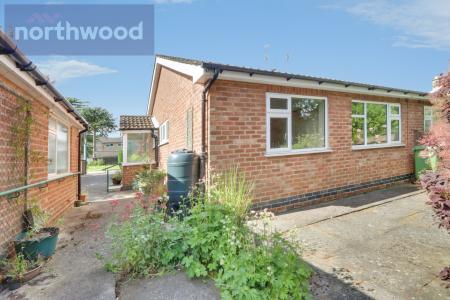 2 bedroom Semi-detached bungalow for sale in Aldersyde, York, YO24