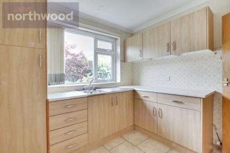 2 bedroom Semi-detached bungalow for sale in Aldersyde, York, YO24