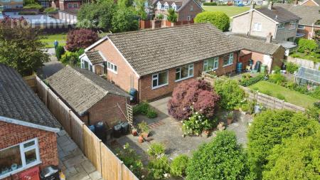 2 bedroom Semi-detached bungalow for sale in Aldersyde, York, YO24