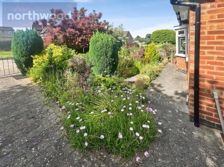 2 bedroom Semi-detached bungalow for sale in Aldersyde, York, YO24