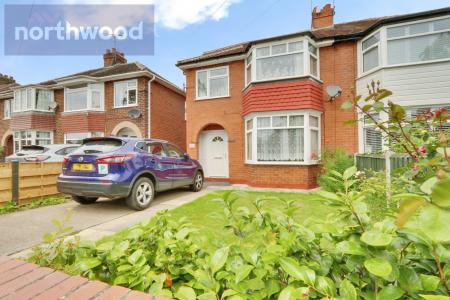 4 bedroom Semi-detached house for sale in Broadway, Fulford, YO10