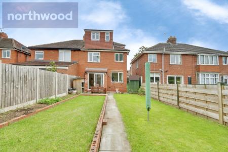 4 bedroom Semi-detached house for sale in Broadway, Fulford, YO10