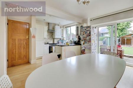 4 bedroom Semi-detached house for sale in Broadway, Fulford, YO10