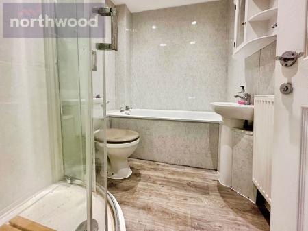 2 bedroom Flat to let in Carentan Close, Selby, YO8